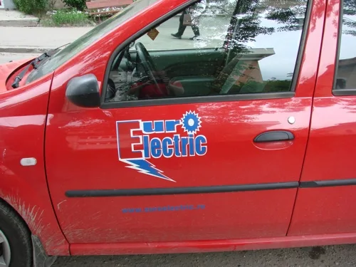 Decorare cu autocolant
